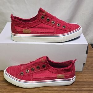 Blowfish Malibu Size 8 Slip On Sneakers